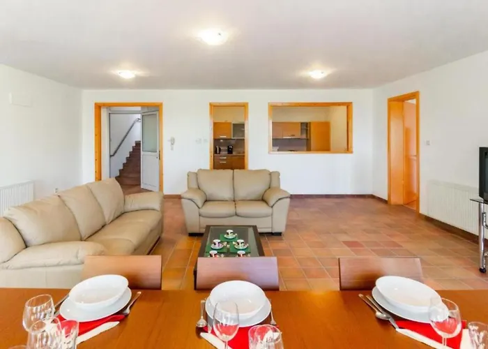 Hillcrest Panorama * Moniatis